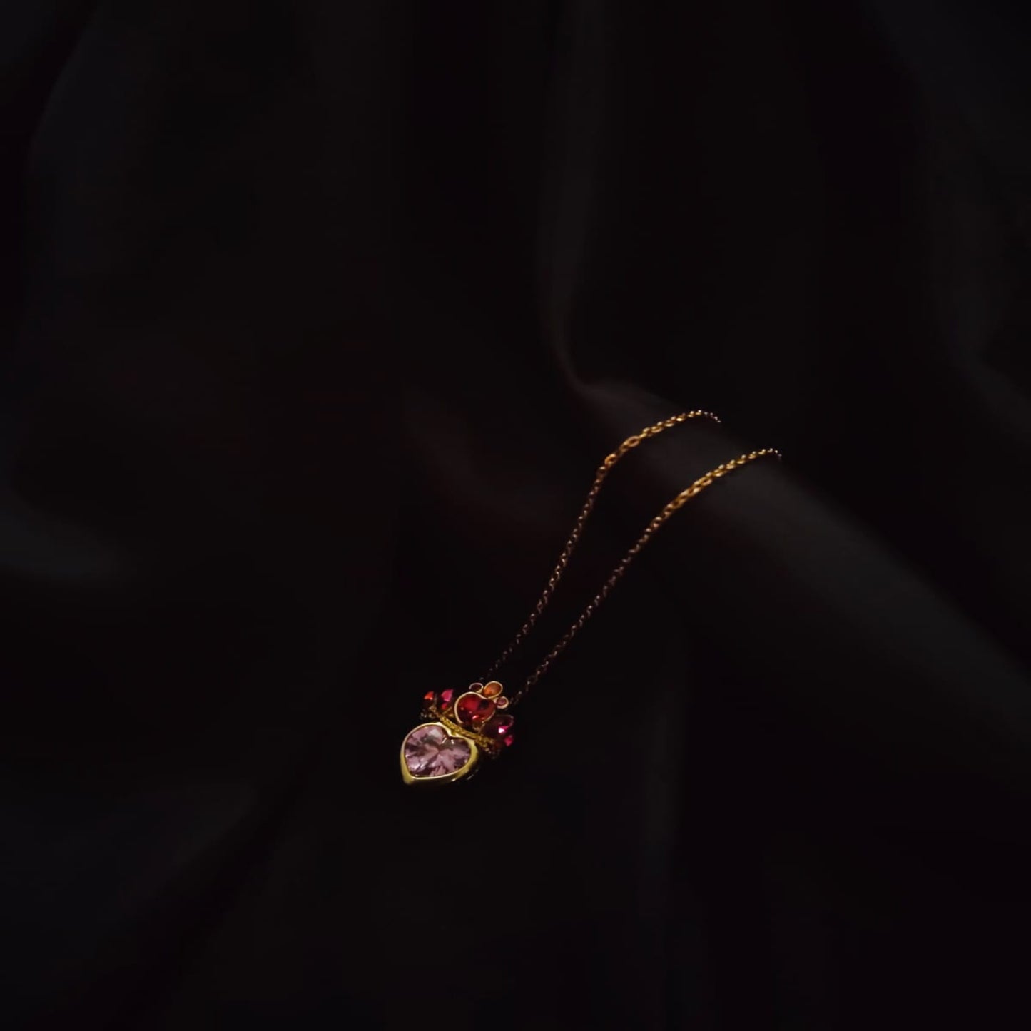 “Canım Kızıma” Pembe Kraliçe Kolye